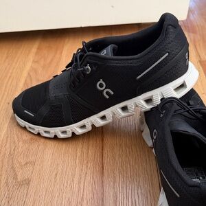 On Running Cloud Women’s Black Trainers